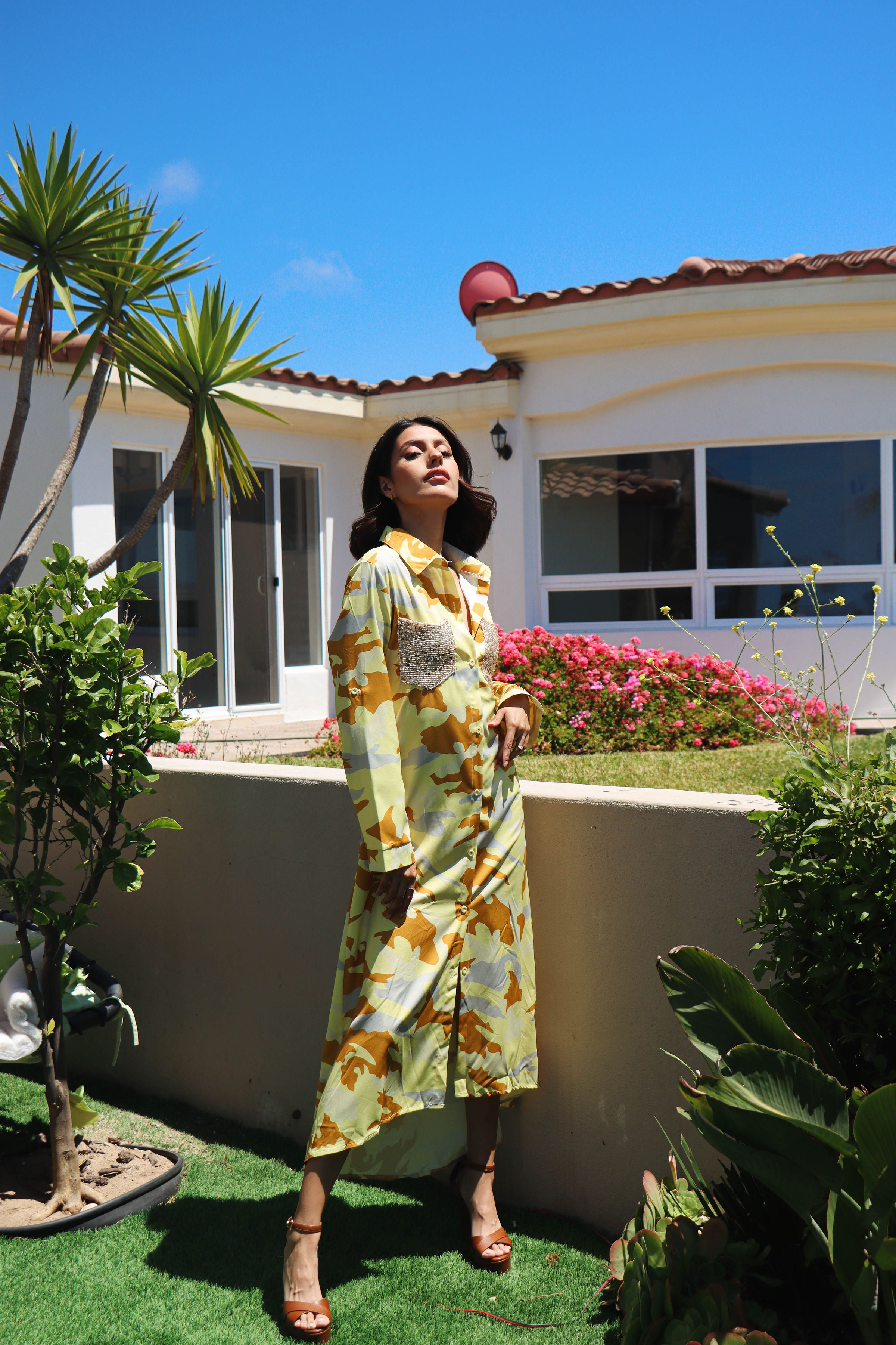 VESTIDO AMARILLO CAMUFLAJEADO